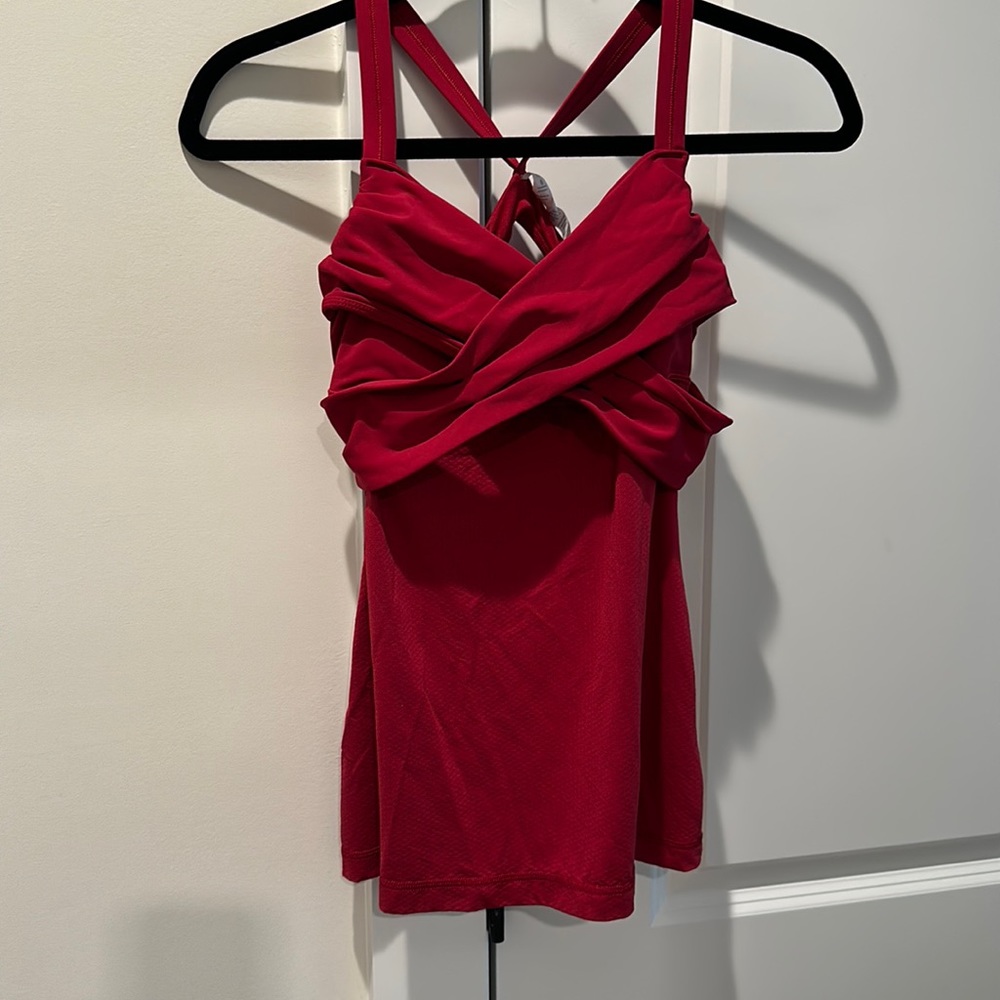 Lululemon wrap it up tank in red size 6 EUC